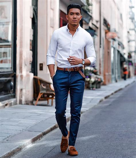 navy blue chinos men's outfit.